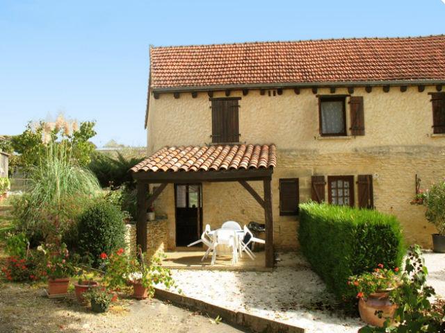 Lapervoisie 2  la cour piscine et proche de Sarlat
