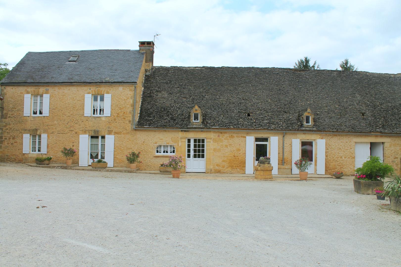 Le Pigeonnier piscine privée proche de Sarlat