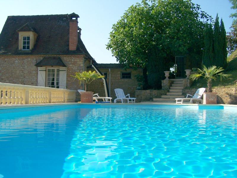 Conty avec piscine pruvée à côté de Sarlat