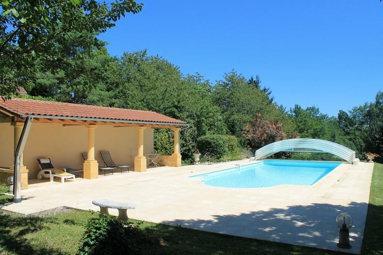 Le pré charmant avec piscine au sud de Sarlat