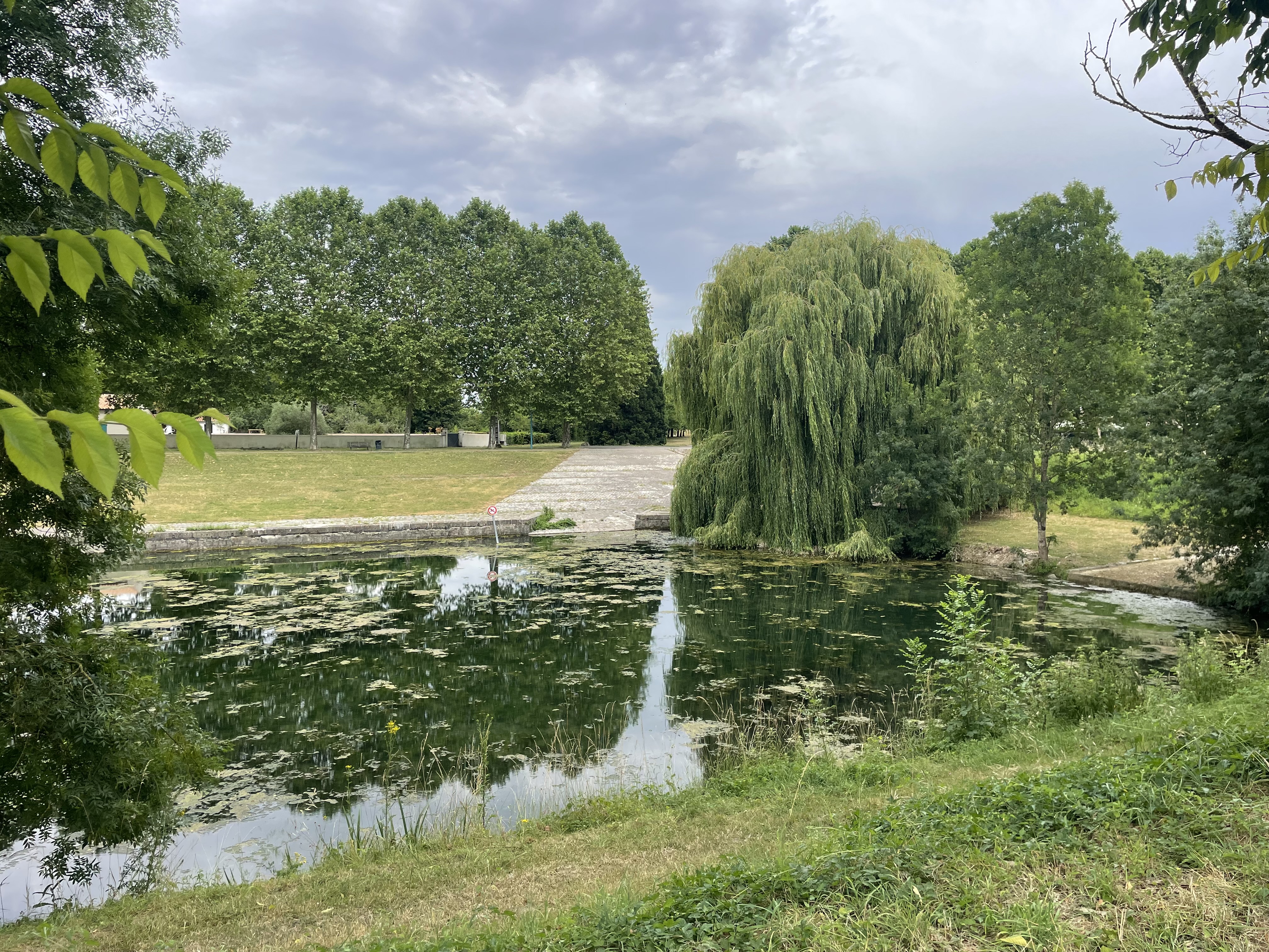 Camping municipal, aire de camping-car "Le Gué de la Rivière", Mauzé-sur-le-Mignon - photo 2