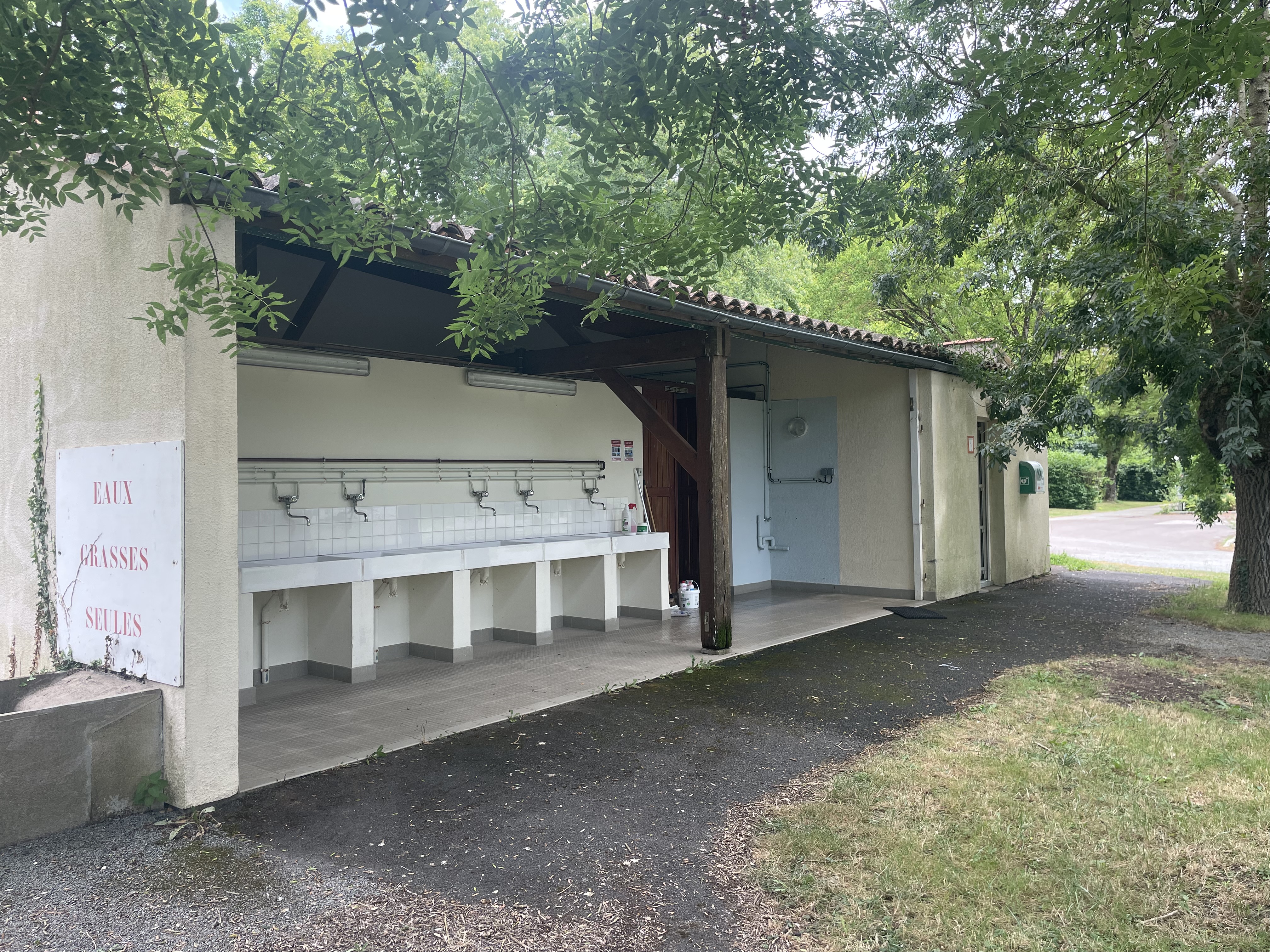 Camping municipal, aire de camping-car "Le Gué de la Rivière", Mauzé-sur-le-Mignon - photo 4