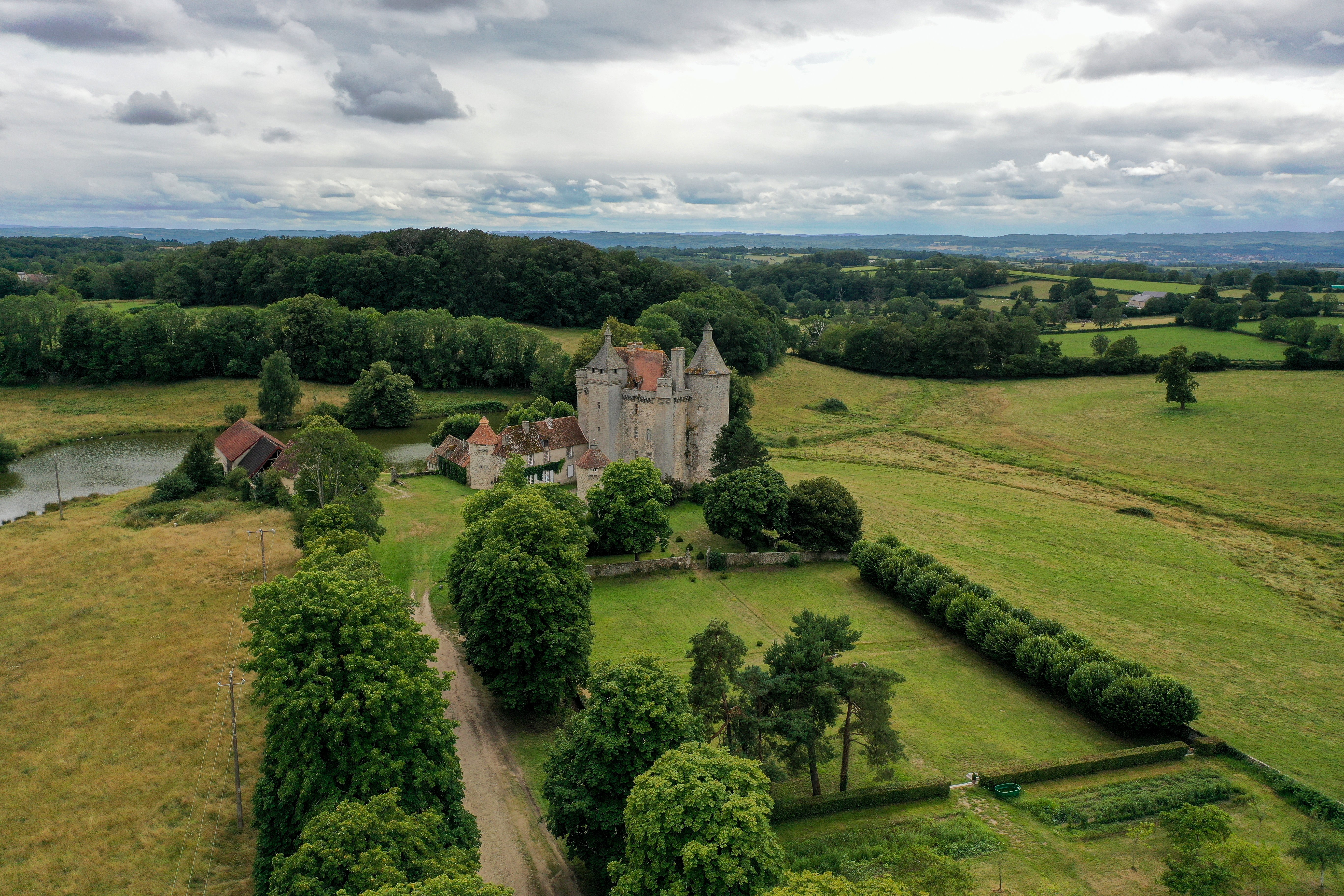 Château de Villemonteix, Saint-Pardoux-les-Cards - photo 2