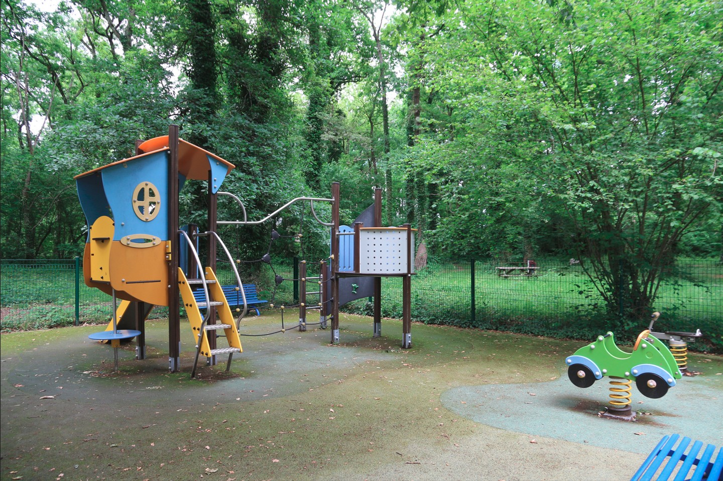 Aire de Jeux plaine des sports