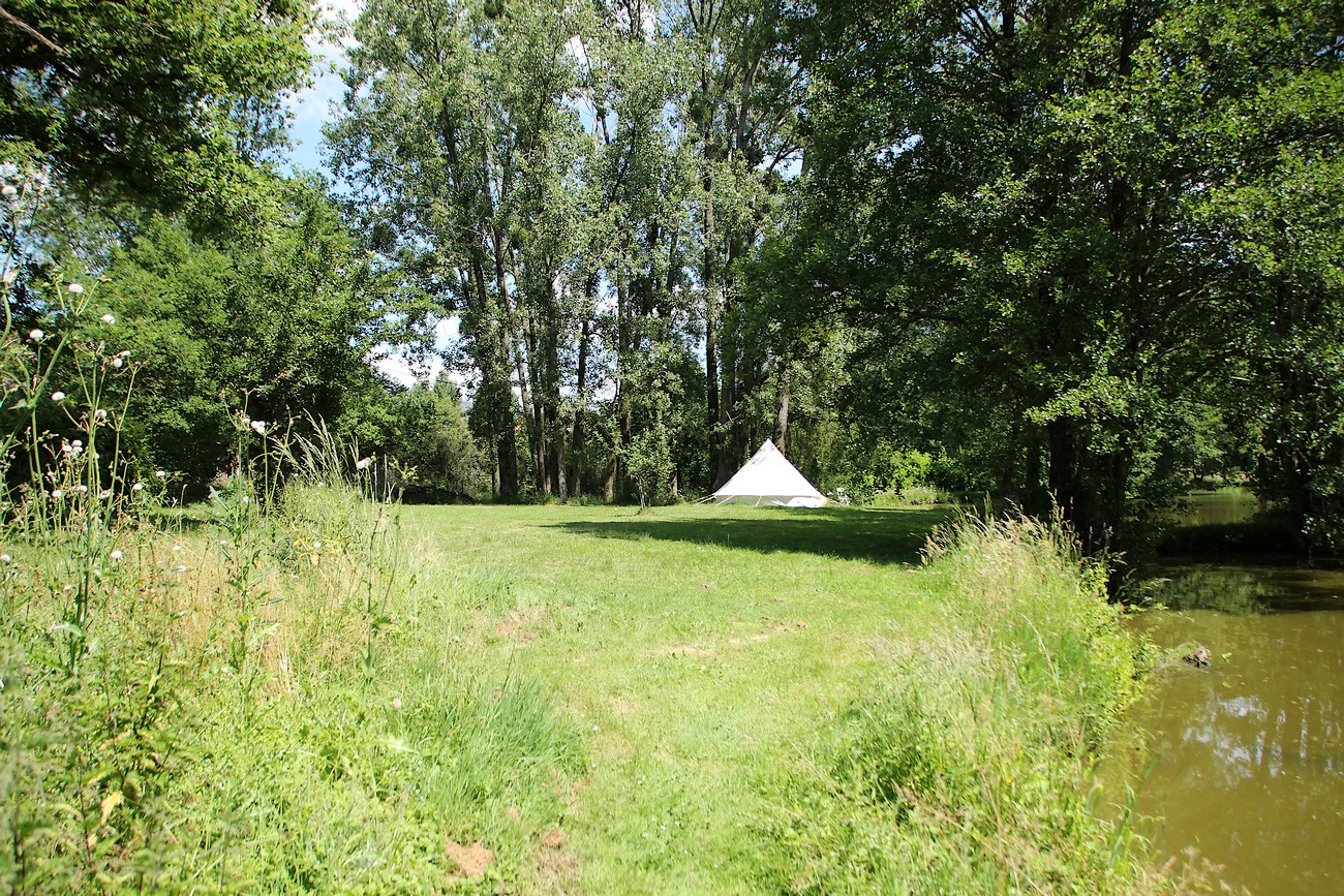 Aire de camping-car "Les Forges Fishing" - photo 3