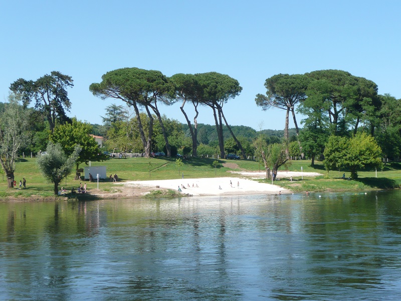 Aire de pique-nique de la plage des Bardoulets à Port-Sainte-Foy-et-Ponchapt