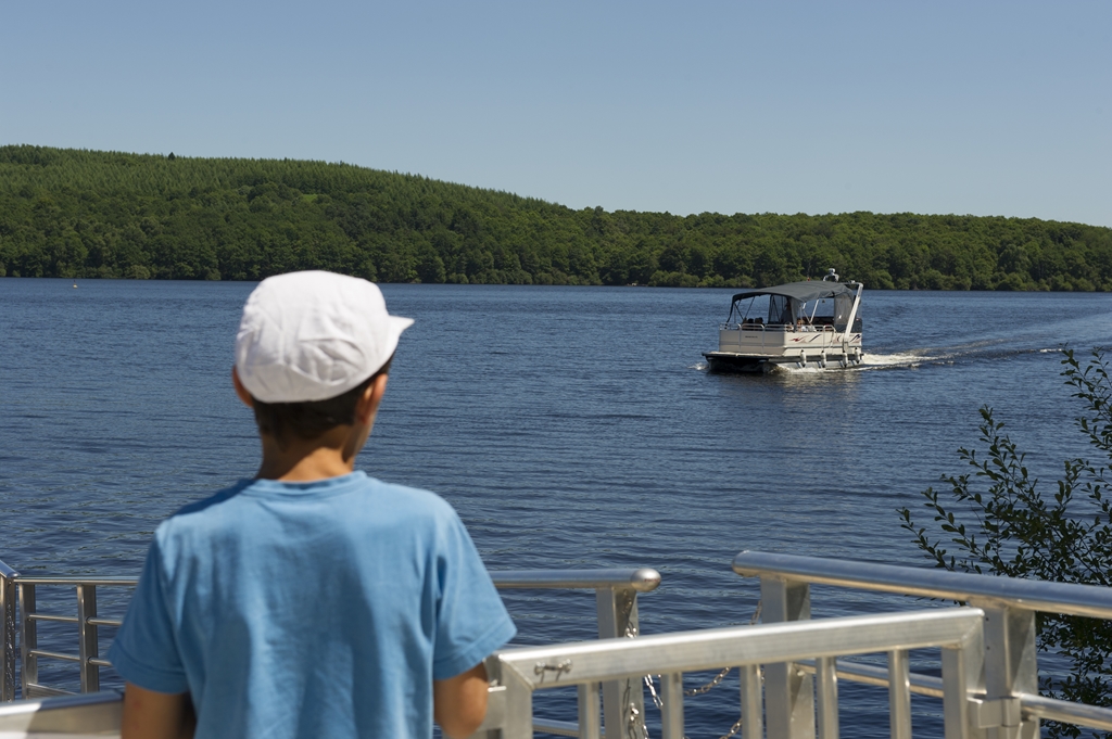 Bateau Navette du Lac de Vassivière