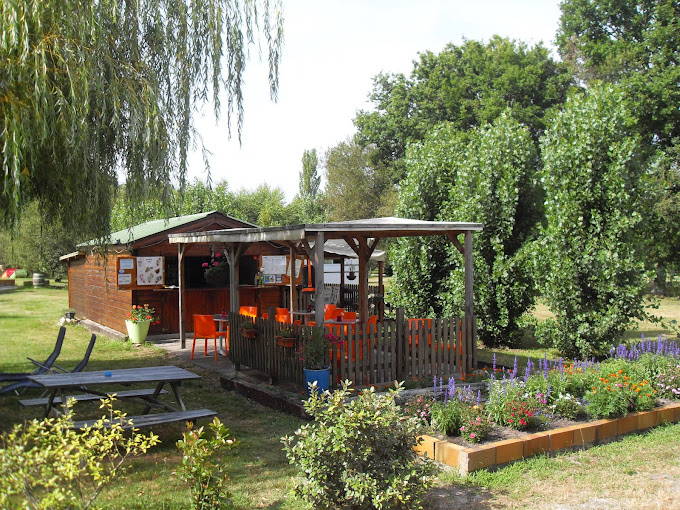 Aire naturelle de camping Le Bonheur est dans le Pré - photo 4