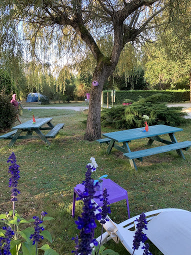 Aire naturelle de camping Le Bonheur est dans le Pré