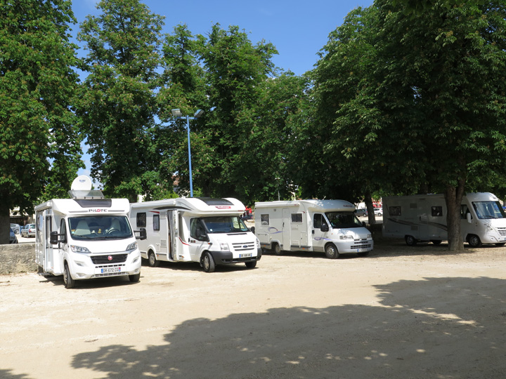 Aire de Camping-Car de Lussac, Lussac-les-Châteaux - photo 3