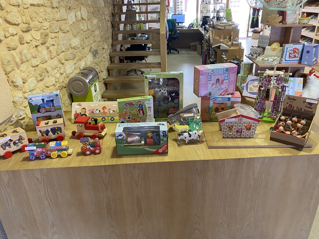 Boutique du Bureau d'Information Touristique de Villefranche du Périgord — photo 3