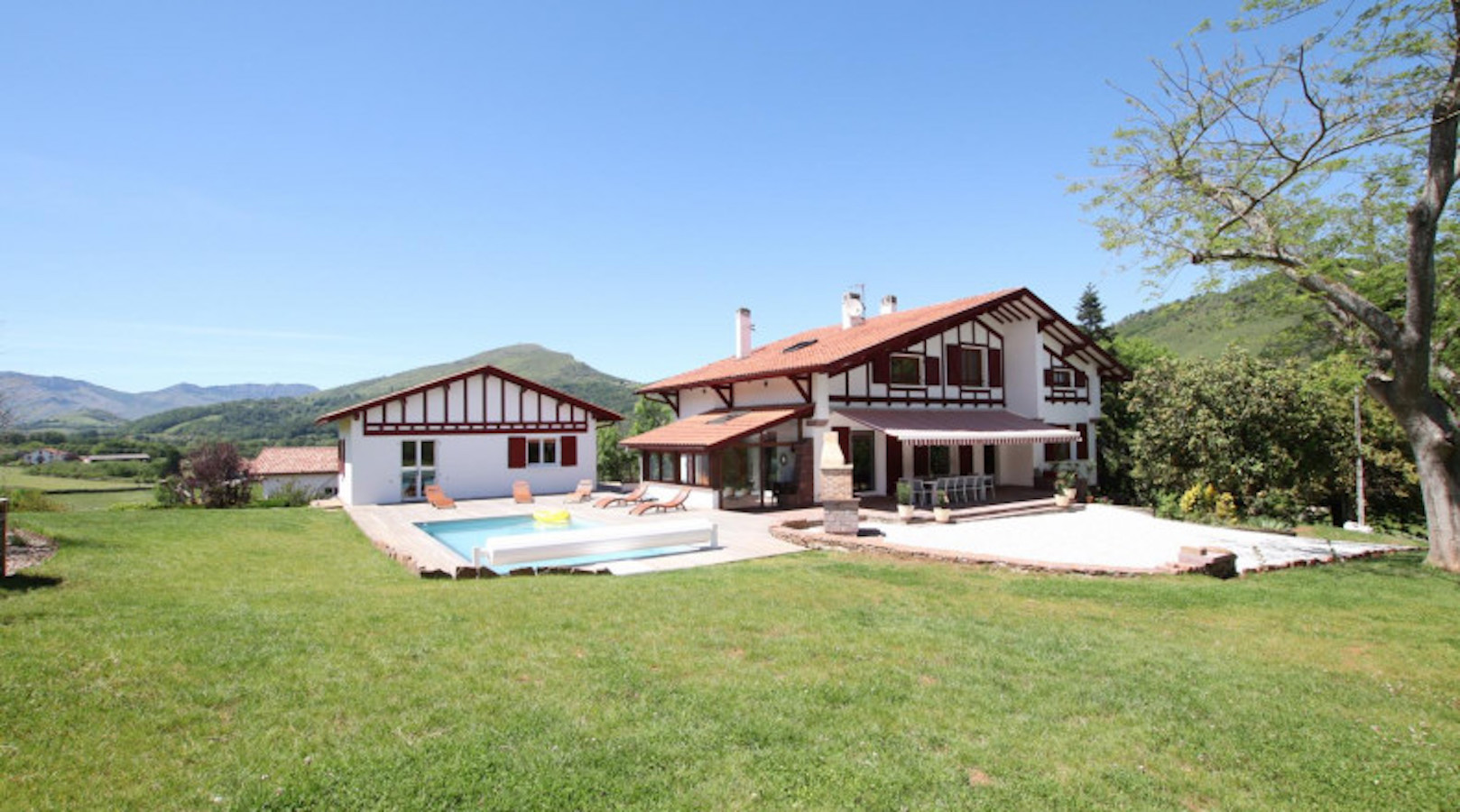 Madame Maite EYHERART "Arlotia"