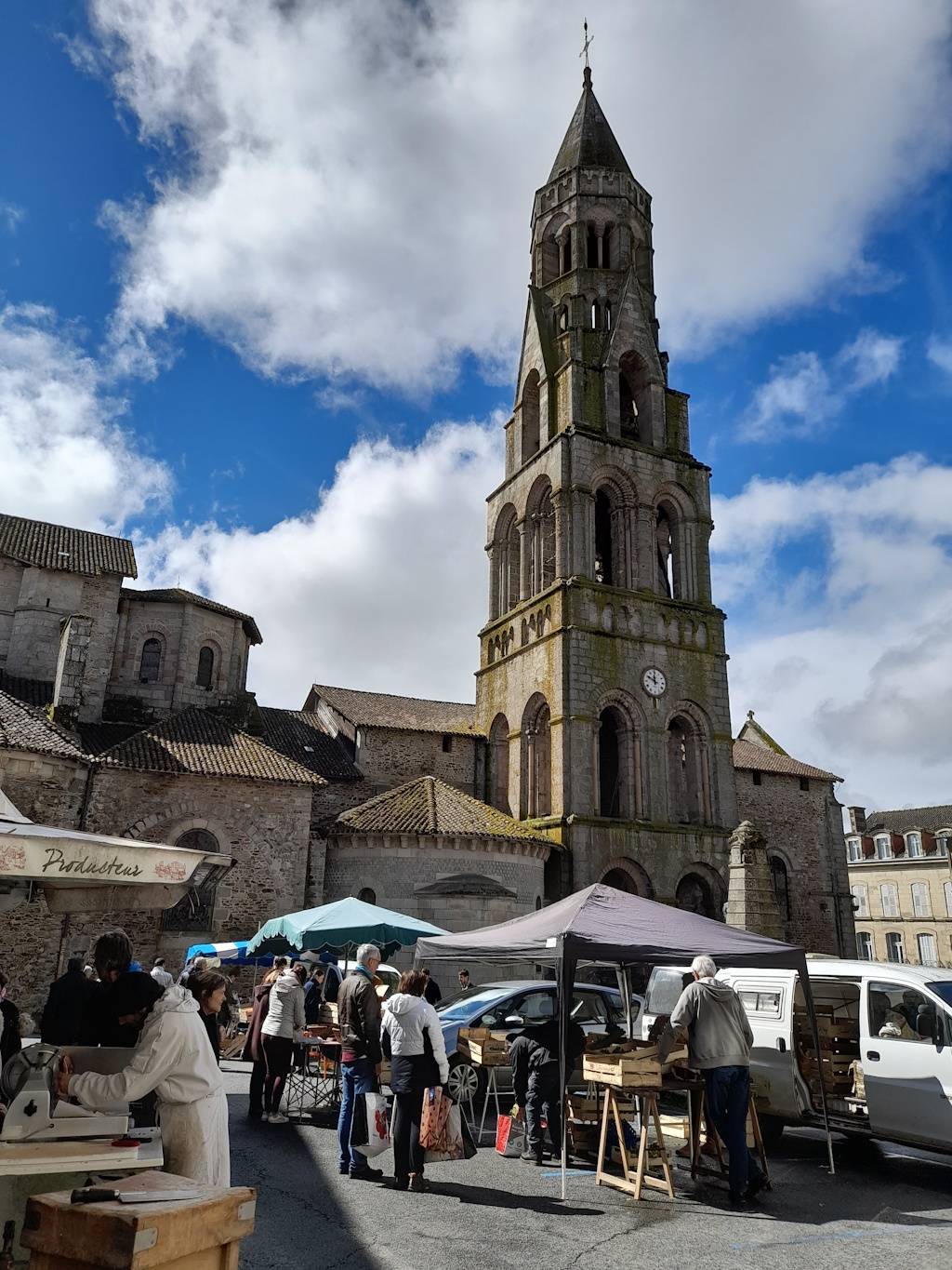 Marché hebdomadaire à Saint-Léonard de Noblat, Saint-Léonard-de-Noblat - photo 4
