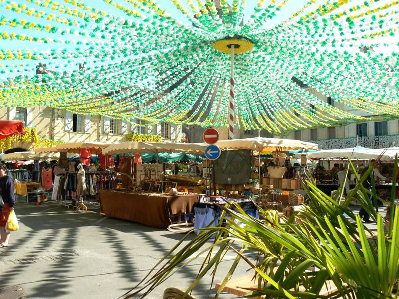 Marché traditionnel le mardi matin, Beaumontois en Périgord