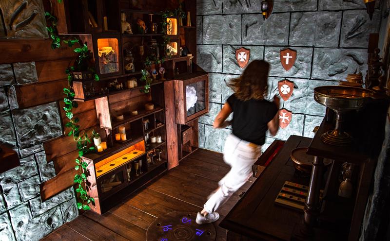 Alive Room Escape Game