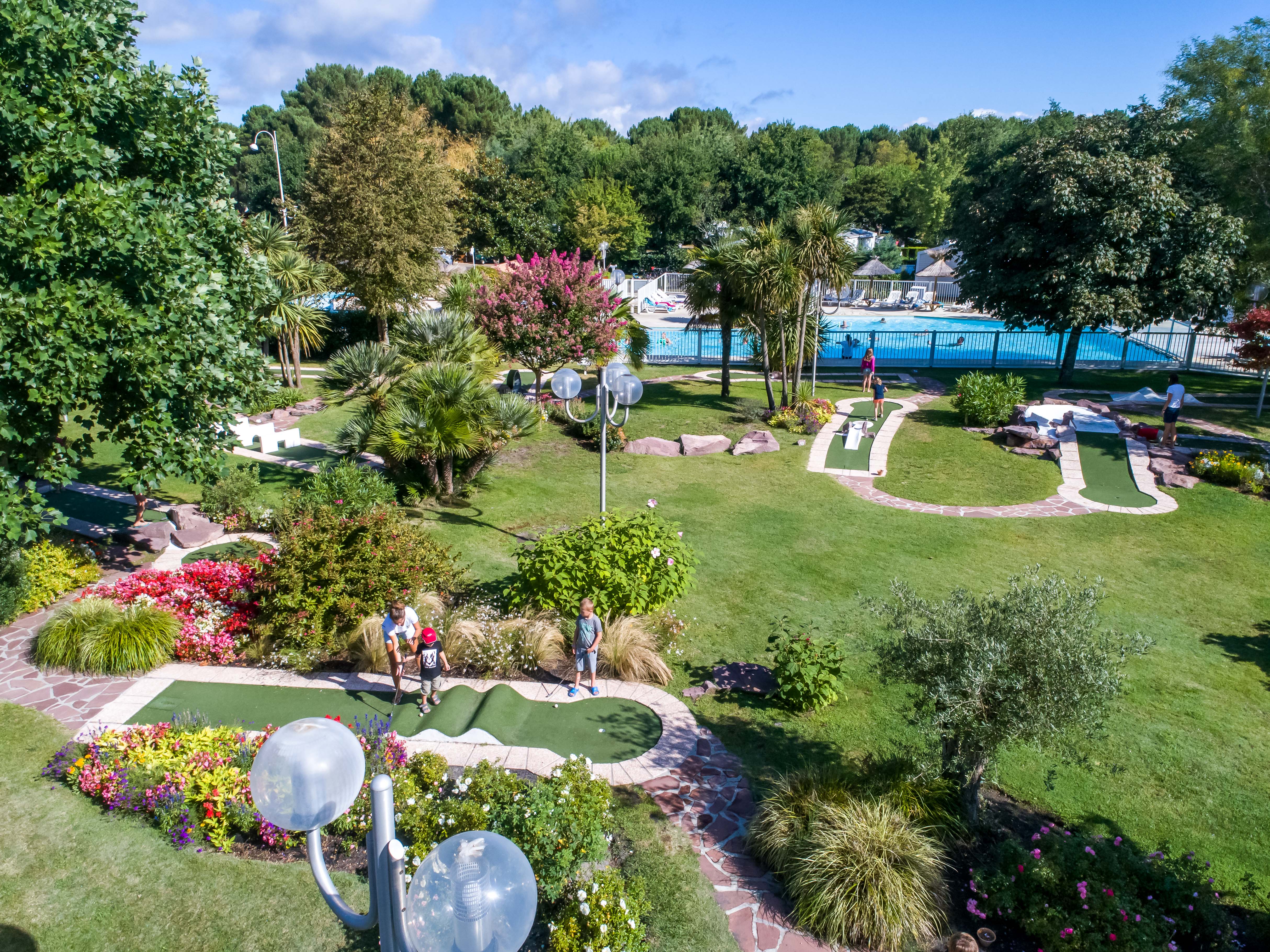 Mini Golf Les Ecureuils — Parcs de loisirs à Landes