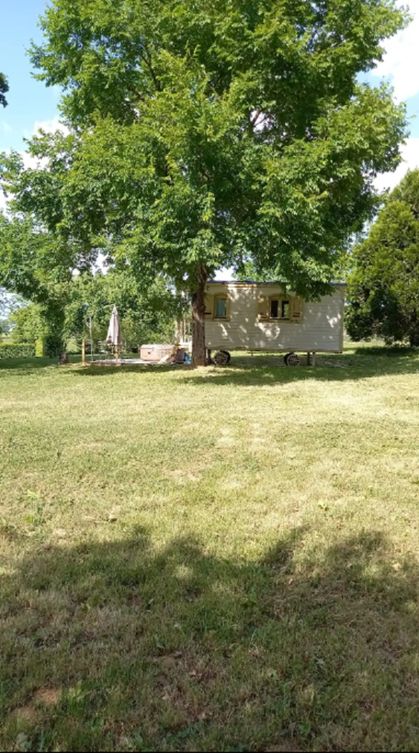 La roulotte du Château de Lescaut