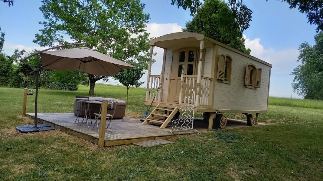 La roulotte du Château de Lescaut