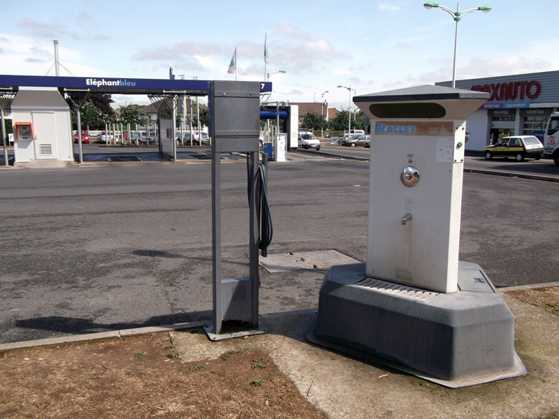Aire de Services de Camping-Car de Montmorillon, Montmorillon - photo 3