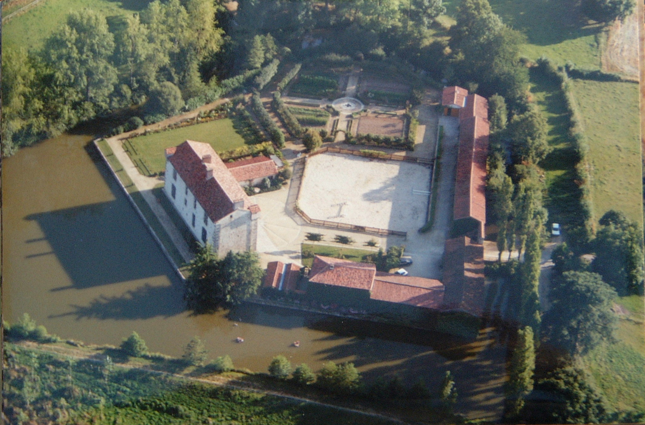 Logis du Vieux Deffend, Montravers - photo 2