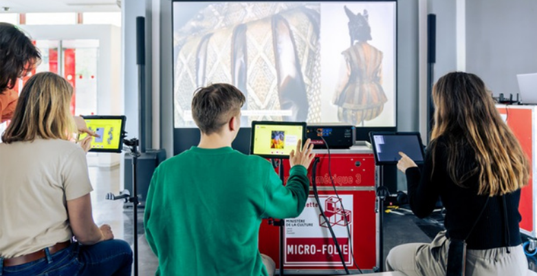 Micro-Folie - Musée Numérique : Portraits de familles, Lubersac - photo 2