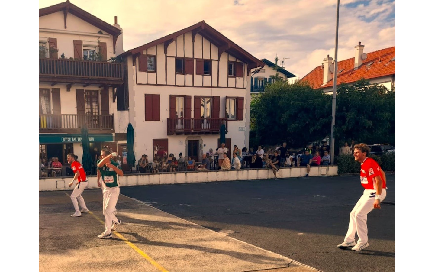 Partie de pelote à main nue