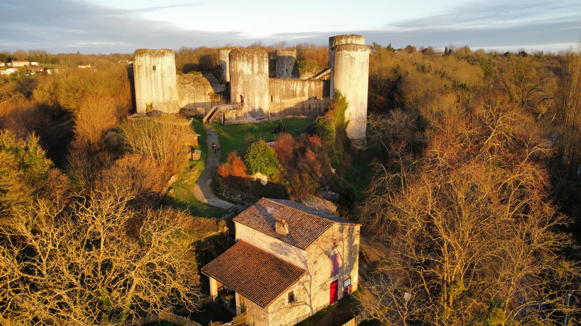 Visite guidée du château du Coudray Salbart à Echiré