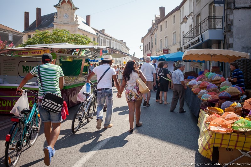 Marché de Piégut-Pluviers, Piégut-Pluviers - photo 2