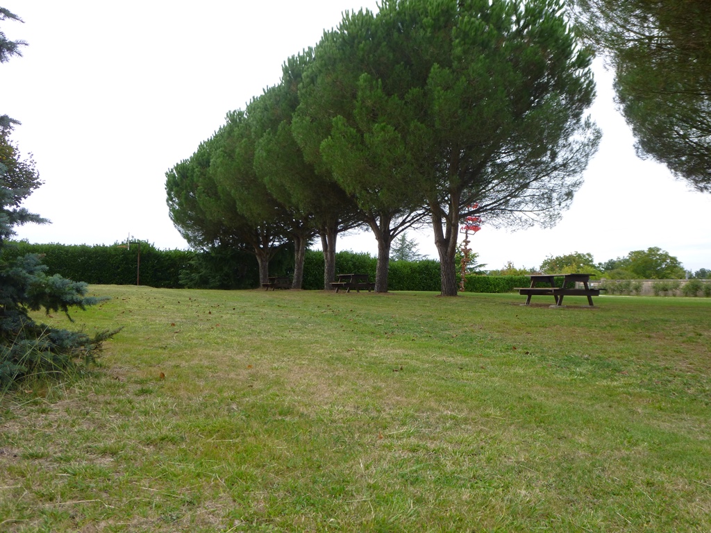 Aire de pique-nique de Saint Michel de Double - photo 3