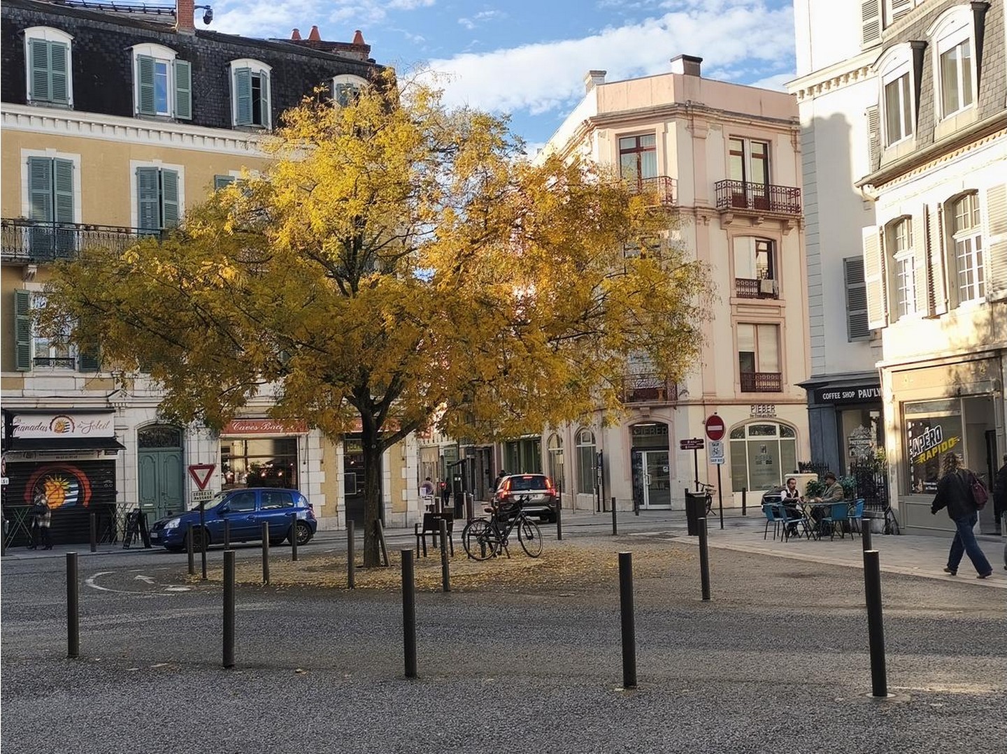 Place Saint Louis de Gonzague — photo 3