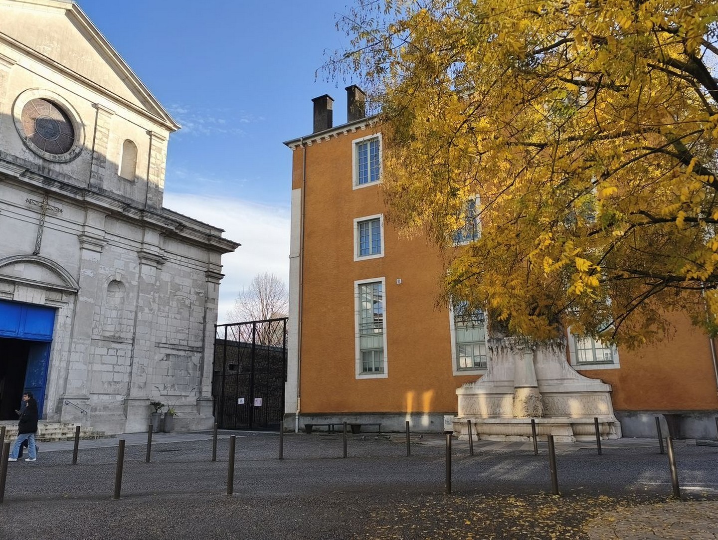Place Saint Louis de Gonzague — photo 2