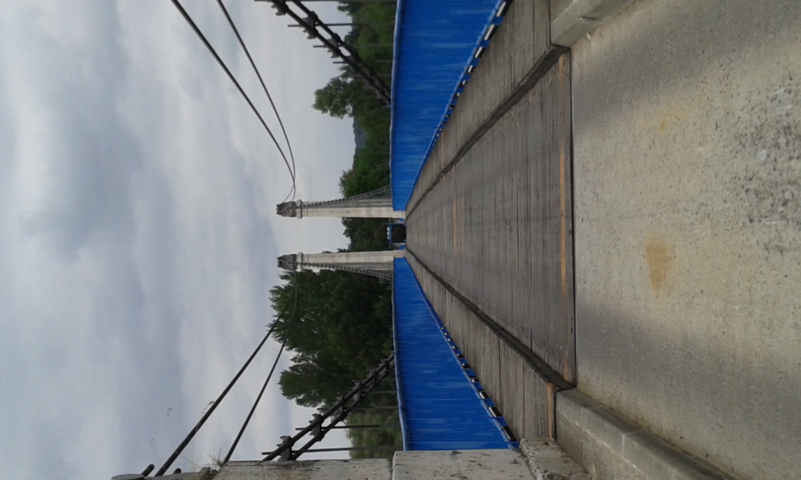 Pont suspendu de Sauveterre-Saint-Denis, Sauveterre-Saint-Denis