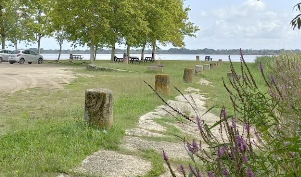 Aire de stationnement du Port de Beychevelle