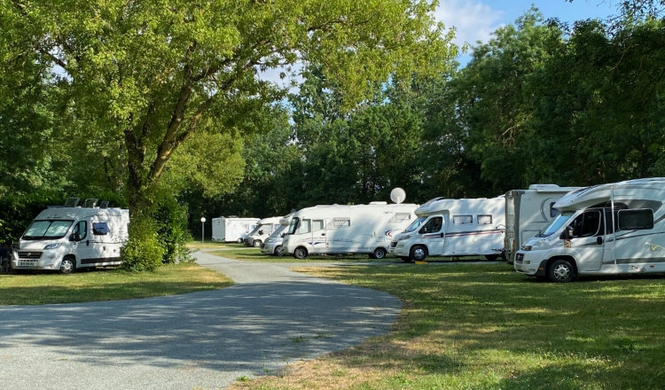 Camping municipal, aire de camping-car "Le Gué de la Rivière"