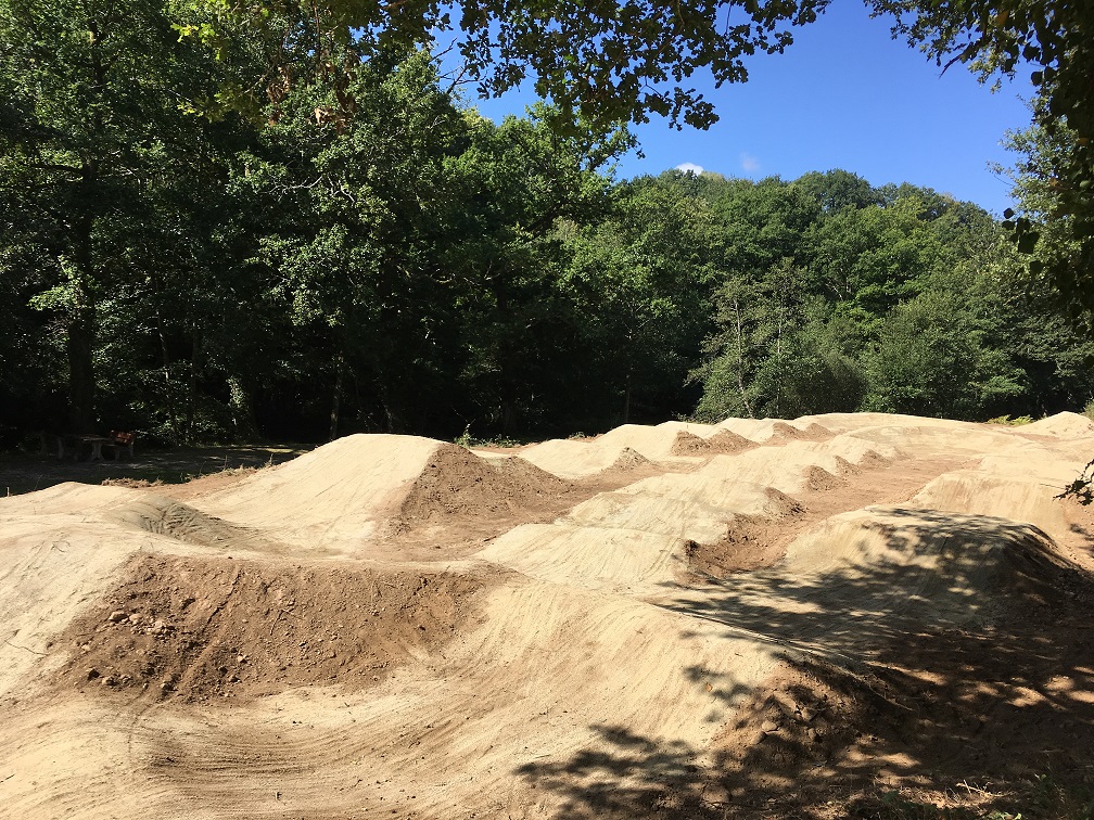 Terrain de vélo dit "Pumptrack"