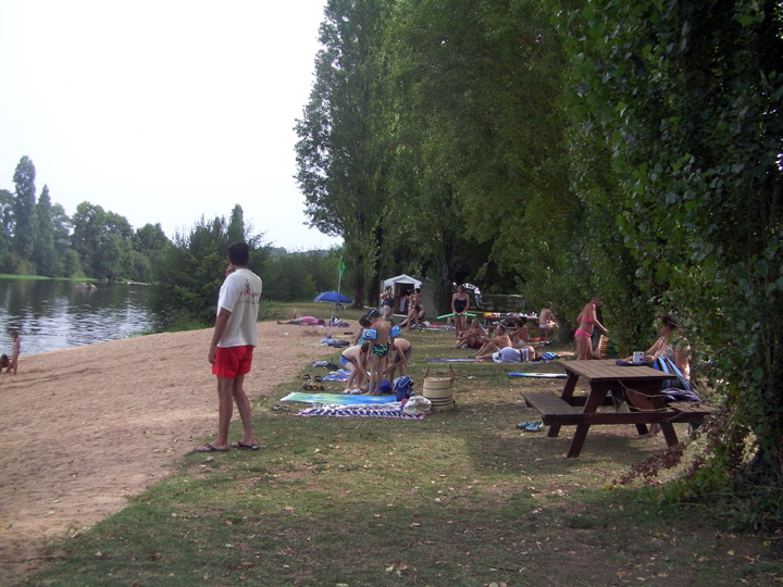 Aire de loisirs à Queaux, Queaux - photo 2