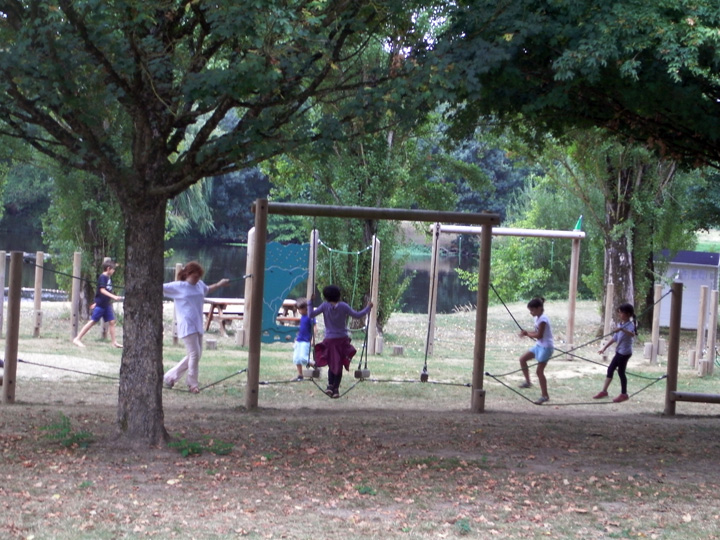 Aire de loisirs à Queaux, Queaux - photo 3