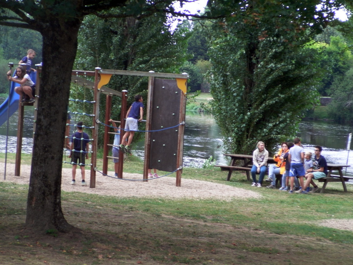 Aire de loisirs à Queaux, Queaux - photo 5