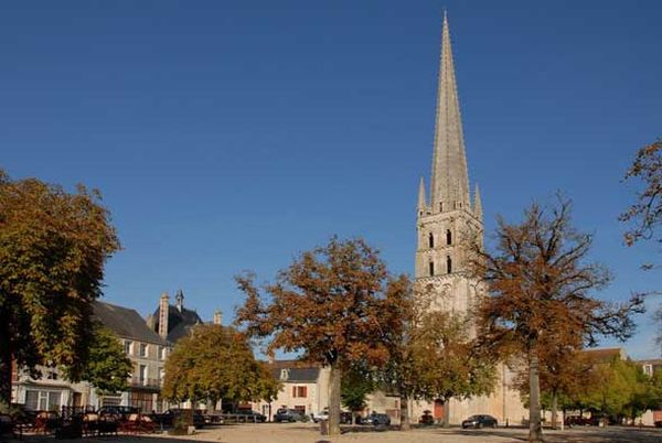 Sentier GR 48 : Angles-sur-l'Anglin / Saint-Savin, Angles-sur-l'Anglin