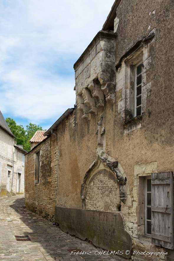 Sentier de la ville fortifiée de Mirebeau