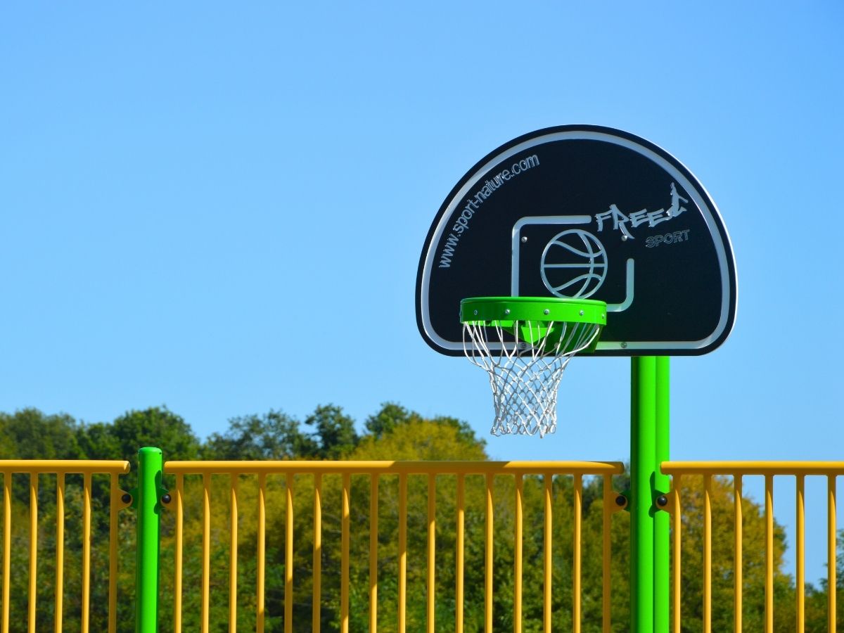 Terrain omnisports, Saint-Maurice-les-Brousses