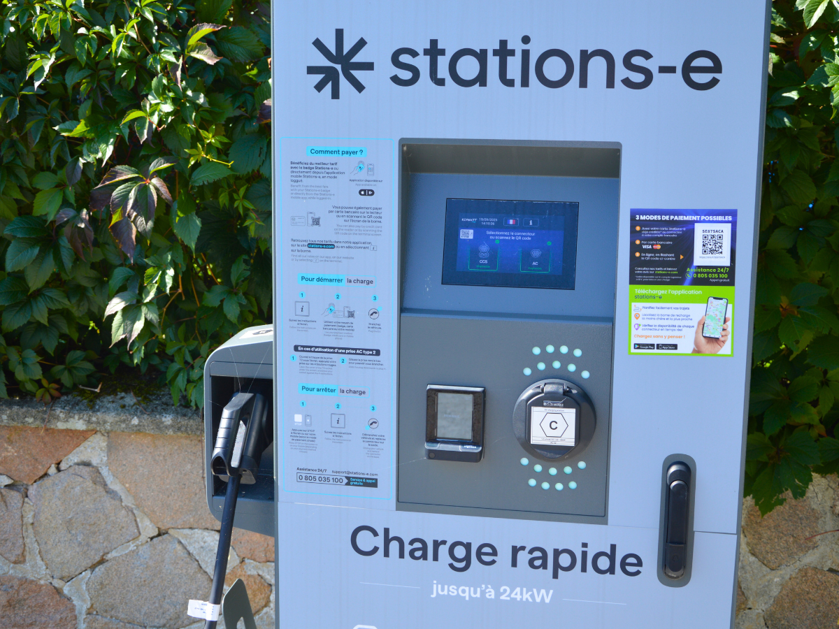 Borne de recharge pour véhicules électriques - Stations-e — photo 2