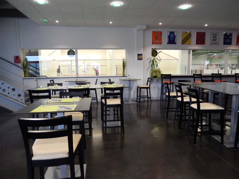 Brasserie Indoor 64
