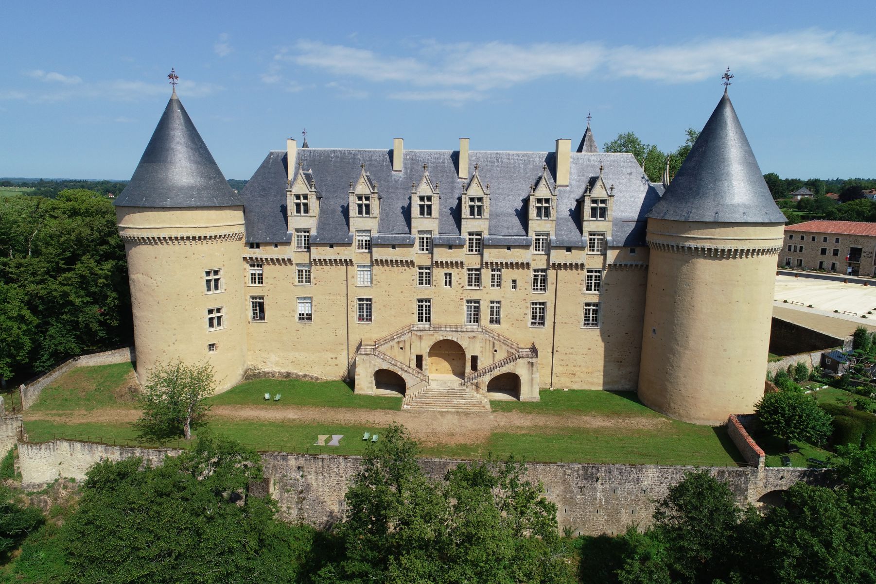 Musée d'art contemporain de la Haute-Vienne, château de Rochechouart, Rochechouart - photo 3
