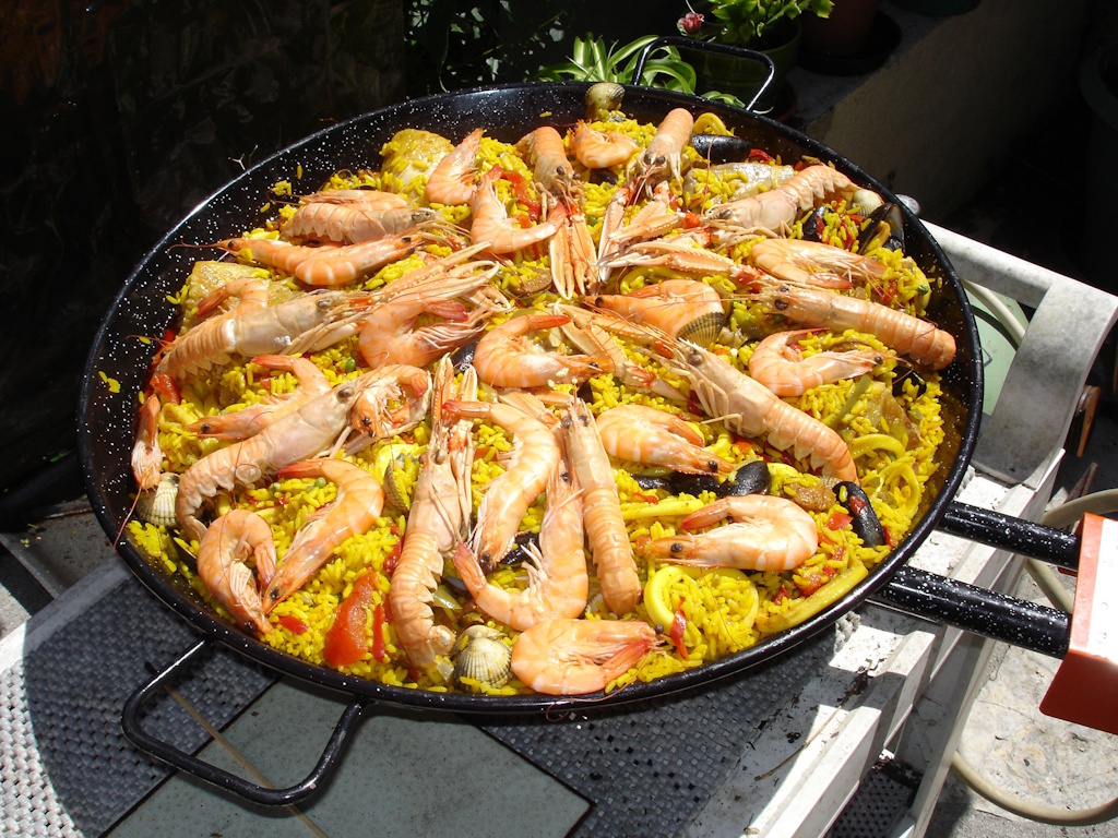 Soirée paella au camping des Roussilles