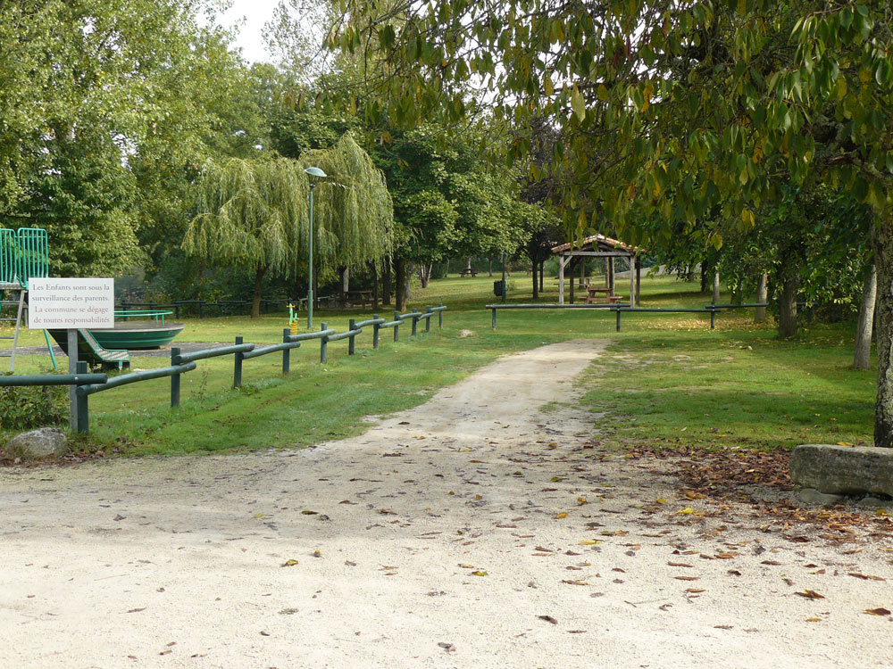 Aire de Camping-Car de Saint-Germain - photo 2