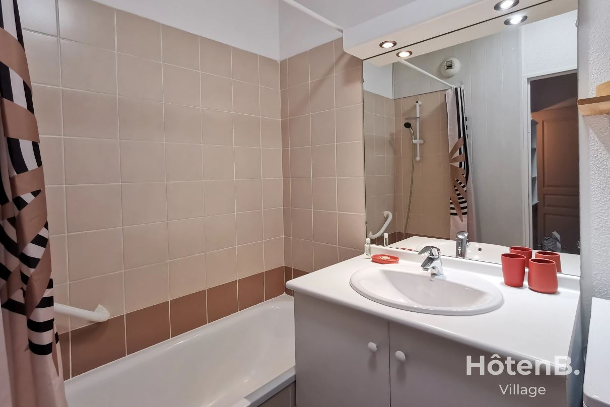 "Balcons de Renoir" - Parking & Pool - Limoges Centre, Limoges - photo 7