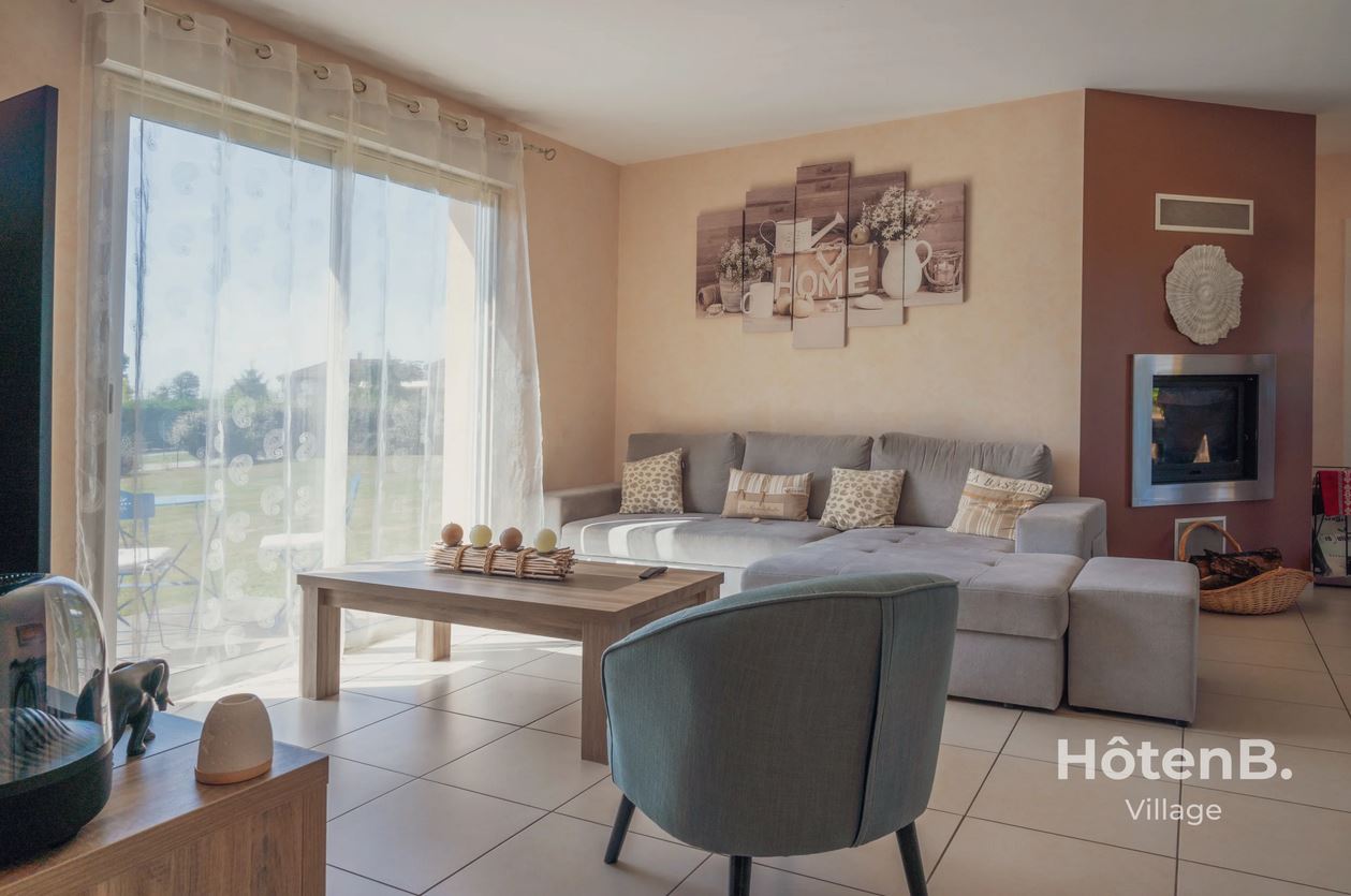 Maison 'Les Lièvres': Oasis de détente climatisée avec Piscine & Jacuzzi