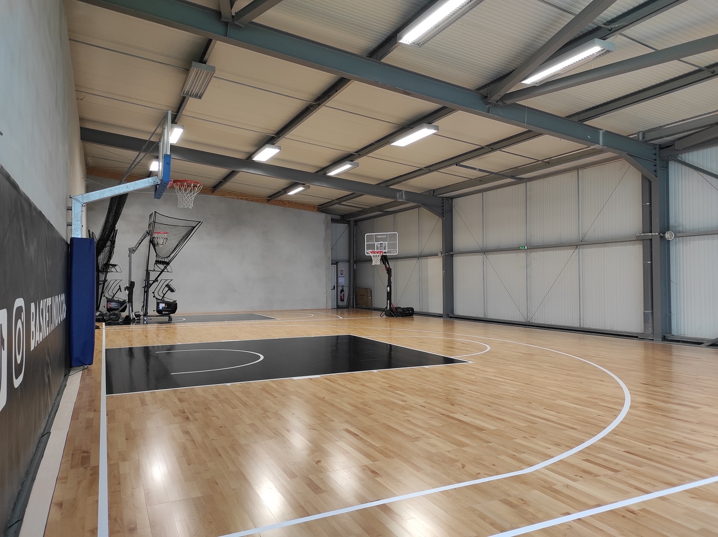 Indoor 64
