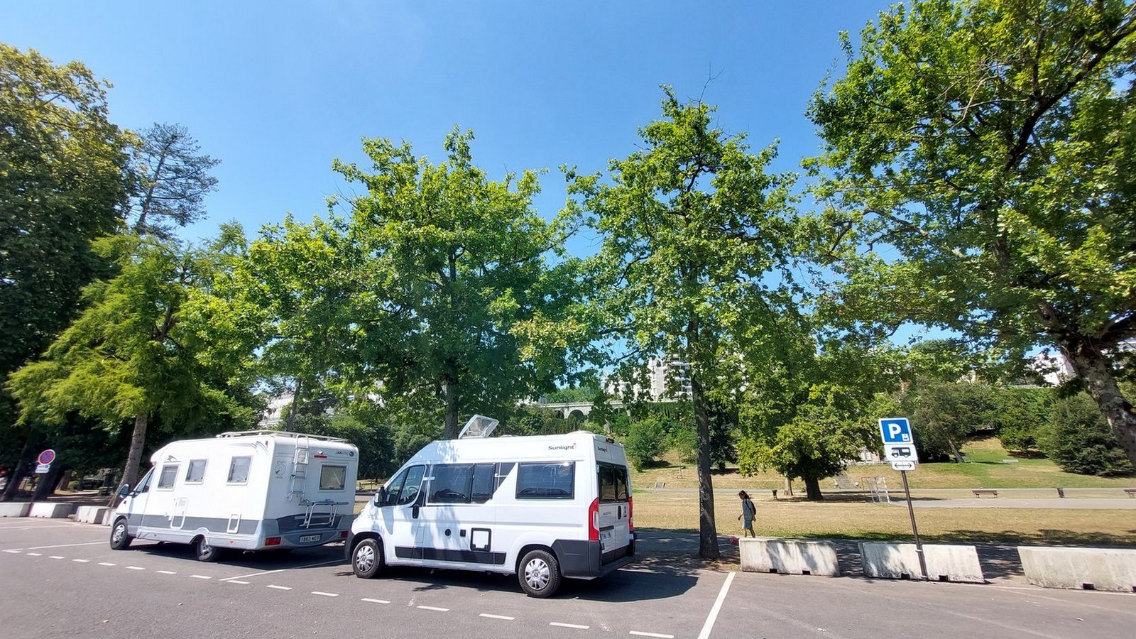 Aire de camping-car - Stationnement - Stade Tissié Pau